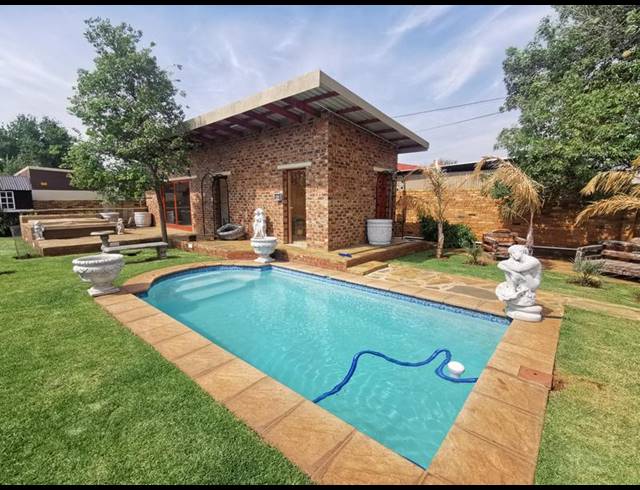 5 BEDROOM HOUSE FOR SALE IN GOLF PARK